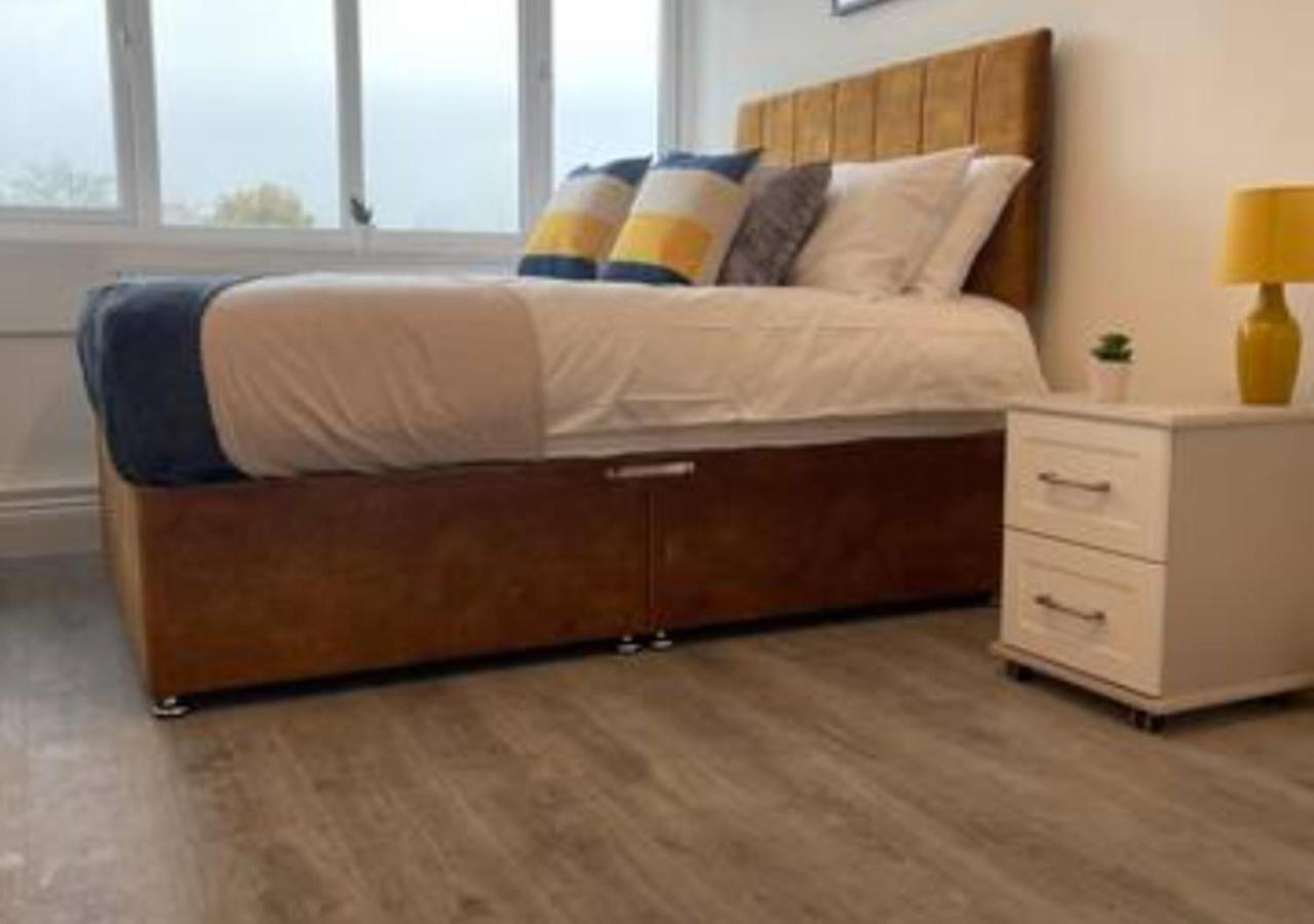 2 Bedroom Apartment - Flitwick - Contractor Friendly - Tourist Ready - Full Kitchen - Wifi - Smart Tv - Sofa Bed - Free Parking - Ideal For Short Or Long Stays Flitwick (Bedfordshire) Exterior foto