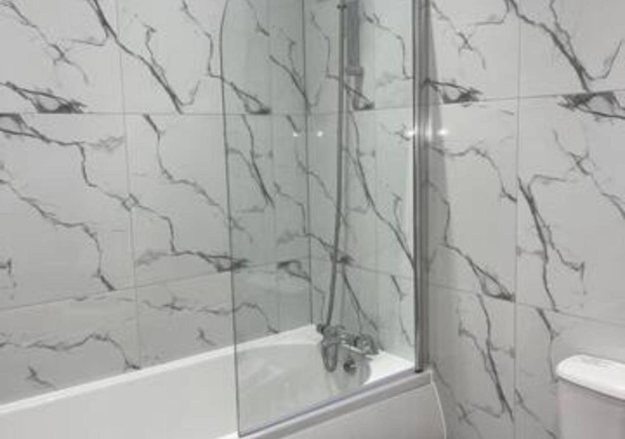 2 Bedroom Apartment - Flitwick - Contractor Friendly - Tourist Ready - Full Kitchen - Wifi - Smart Tv - Sofa Bed - Free Parking - Ideal For Short Or Long Stays Flitwick (Bedfordshire) Exterior foto