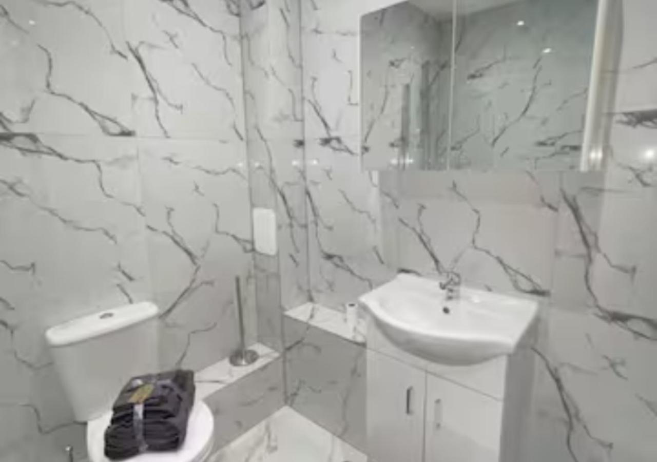 2 Bedroom Apartment - Flitwick - Contractor Friendly - Tourist Ready - Full Kitchen - Wifi - Smart Tv - Sofa Bed - Free Parking - Ideal For Short Or Long Stays Flitwick (Bedfordshire) Exterior foto