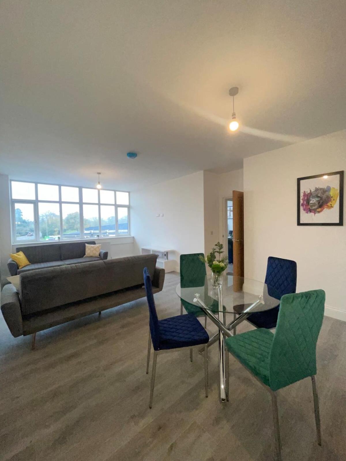 2 Bedroom Apartment - Flitwick - Contractor Friendly - Tourist Ready - Full Kitchen - Wifi - Smart Tv - Sofa Bed - Free Parking - Ideal For Short Or Long Stays Flitwick (Bedfordshire) Exterior foto
