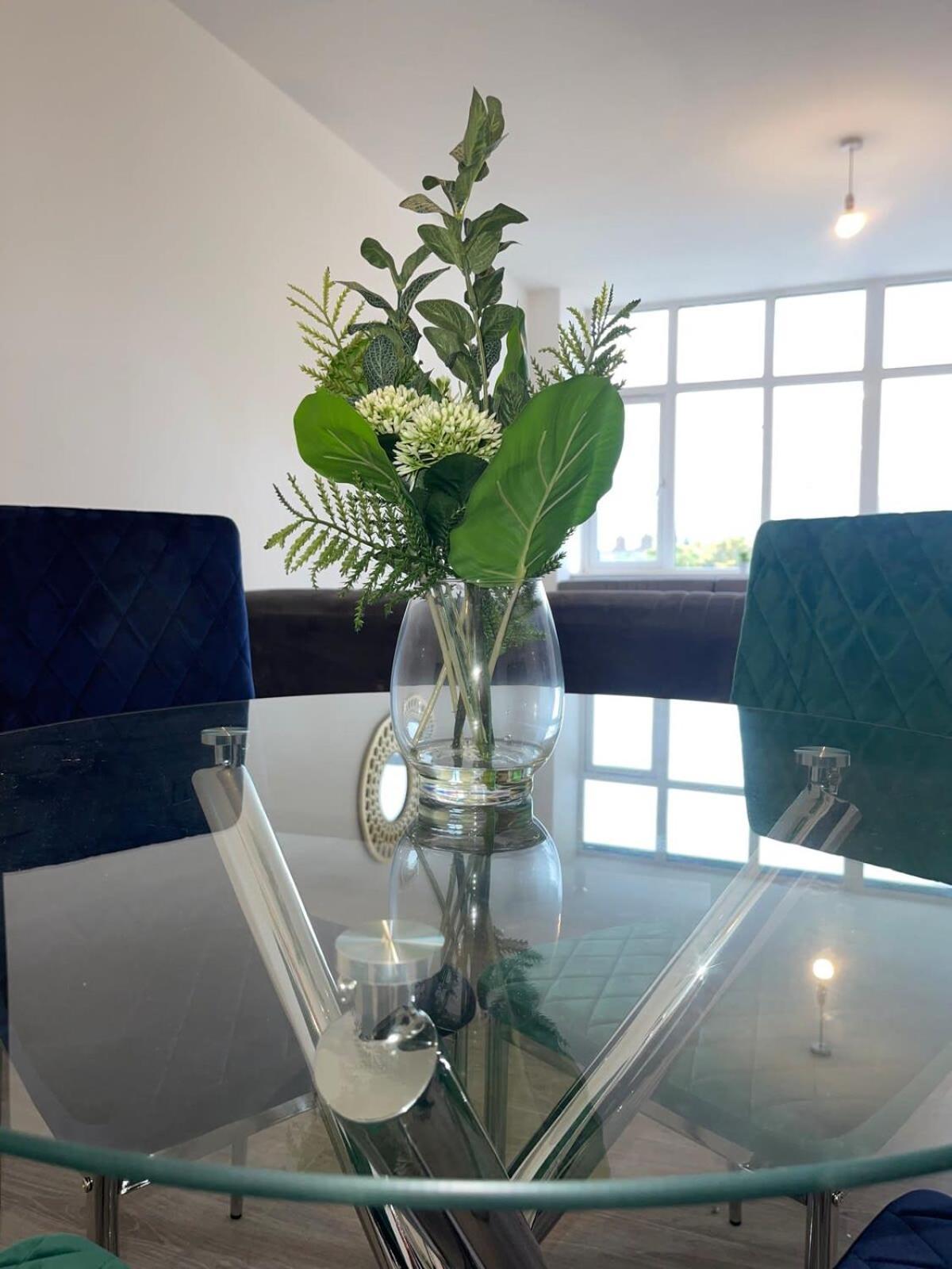 2 Bedroom Apartment - Flitwick - Contractor Friendly - Tourist Ready - Full Kitchen - Wifi - Smart Tv - Sofa Bed - Free Parking - Ideal For Short Or Long Stays Flitwick (Bedfordshire) Exterior foto